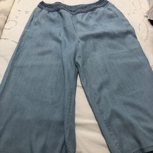 Women’s light blue denim wide crop pants elastic waist Large like new